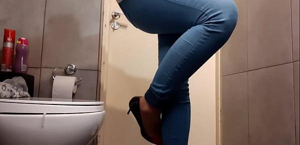 trendsCompilation of Wetting my Jeans and pouring out from my High Heels and Pants